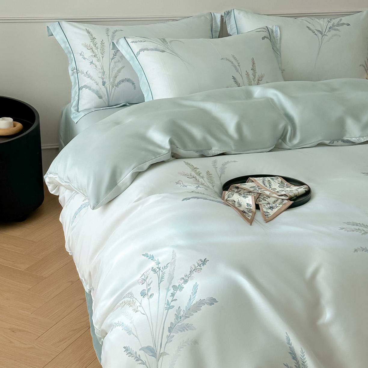 91家纺网 家纺一手货源 找家纺 启航家居 2026新款春夏天丝莱赛尔数码印花四件套 池禾韵兰