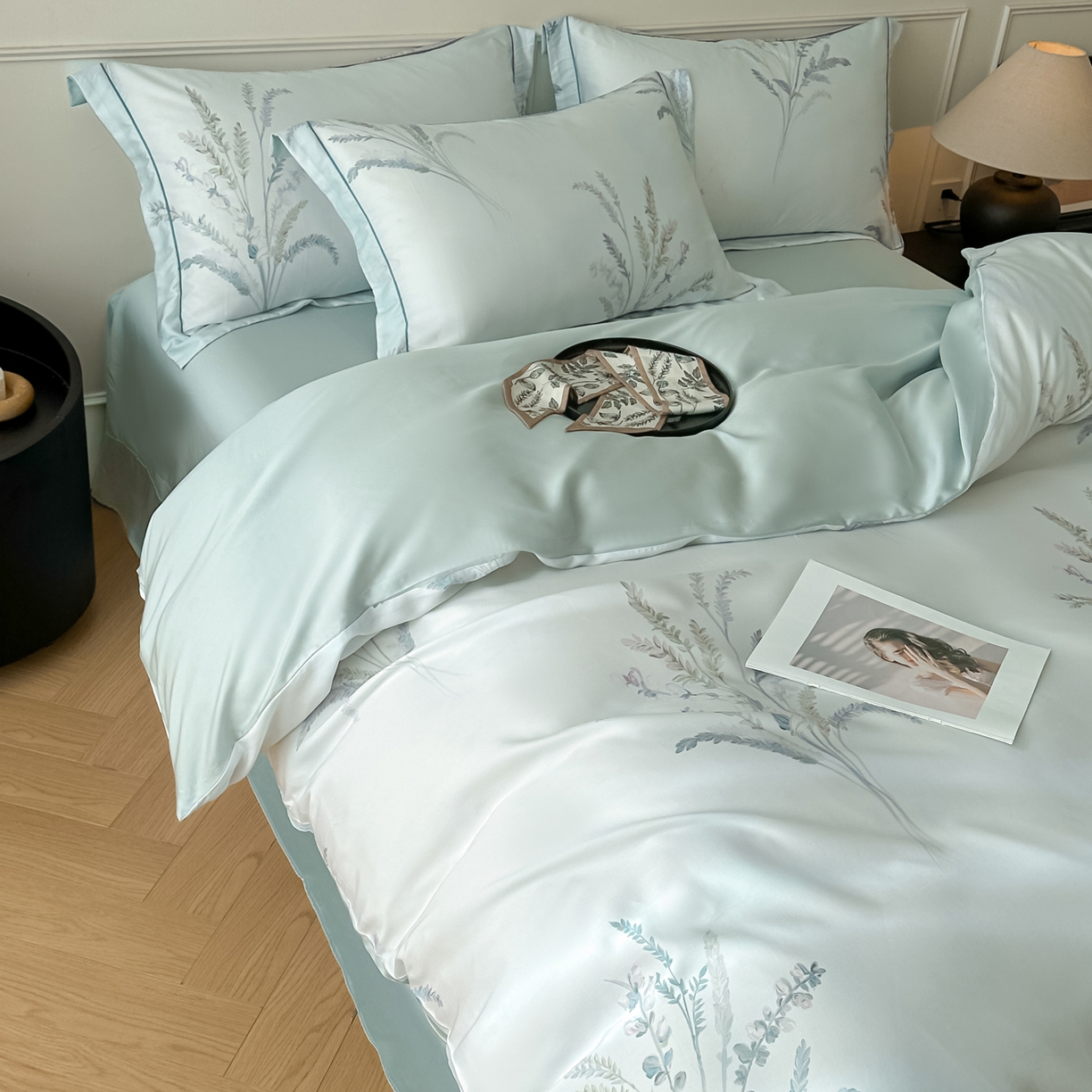 91家纺网 家纺一手货源 找家纺 启航家居 2026新款春夏天丝莱赛尔数码印花四件套 池禾韵兰