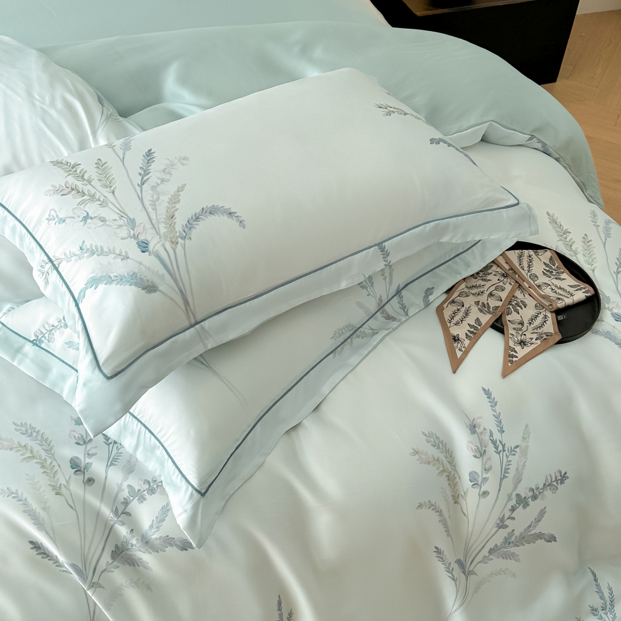 91家纺网 家纺一手货源 找家纺 启航家居 2026新款春夏天丝莱赛尔数码印花四件套 池禾韵兰