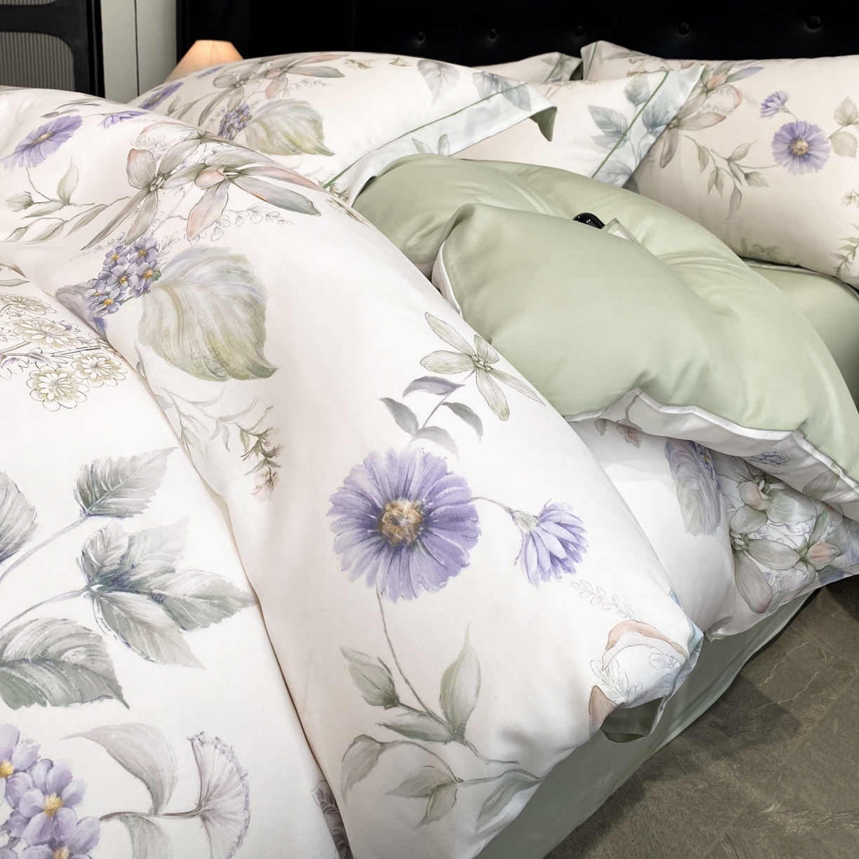 91家纺网 家纺一手货源 找家纺 启航家居 2026新款春夏天丝莱赛尔数码印花四件套 春溢然绿