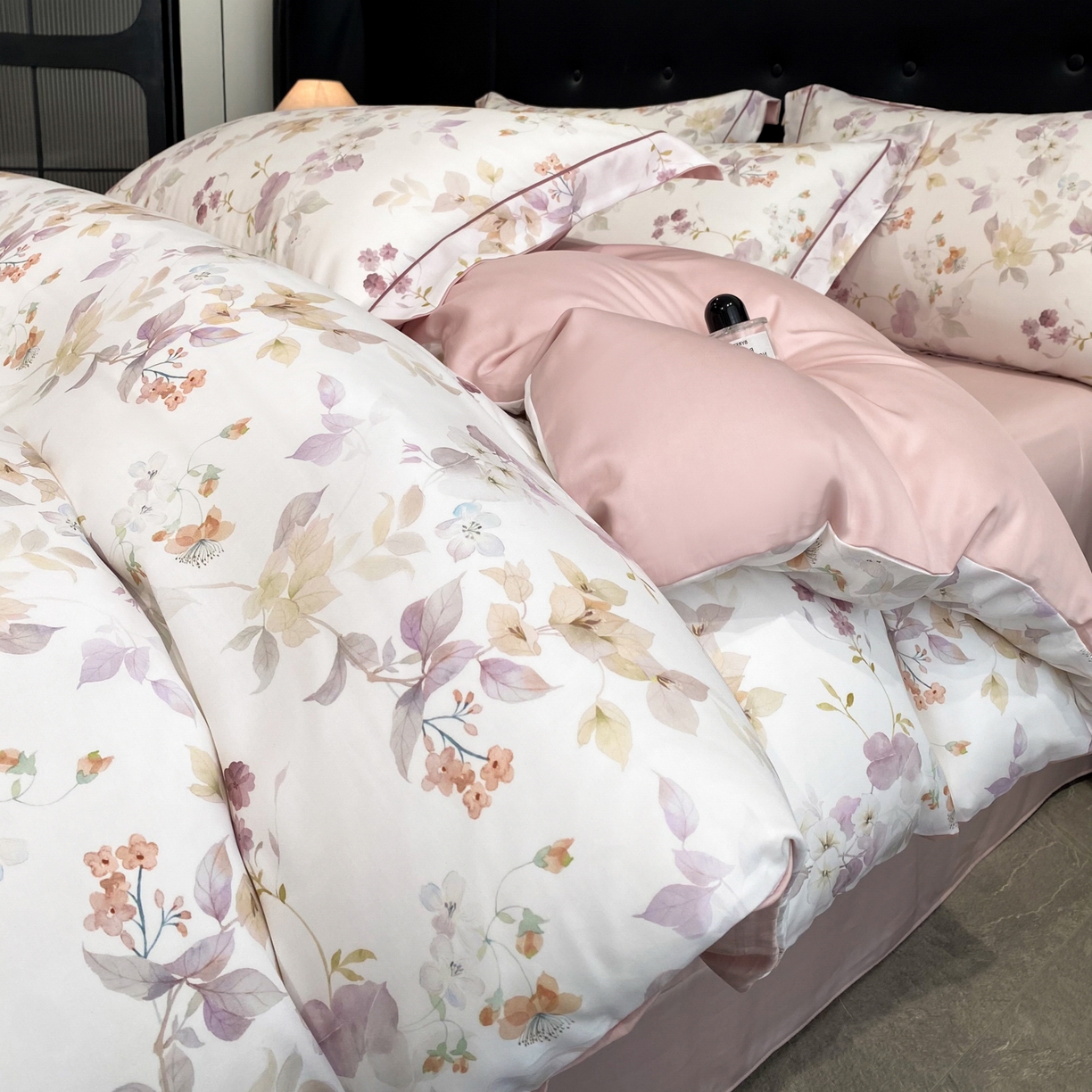 91家纺网 家纺一手货源 找家纺 启航家居 2026新款春夏天丝莱赛尔数码印花四件套 花颜外粉