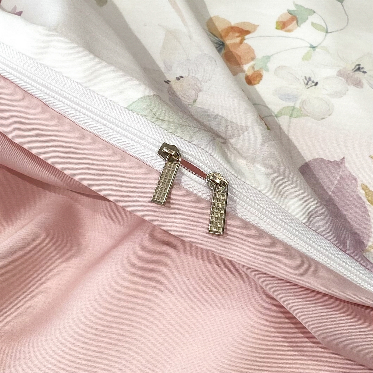 91家纺网 家纺一手货源 找家纺 启航家居 2026新款春夏天丝莱赛尔数码印花四件套 花颜外粉