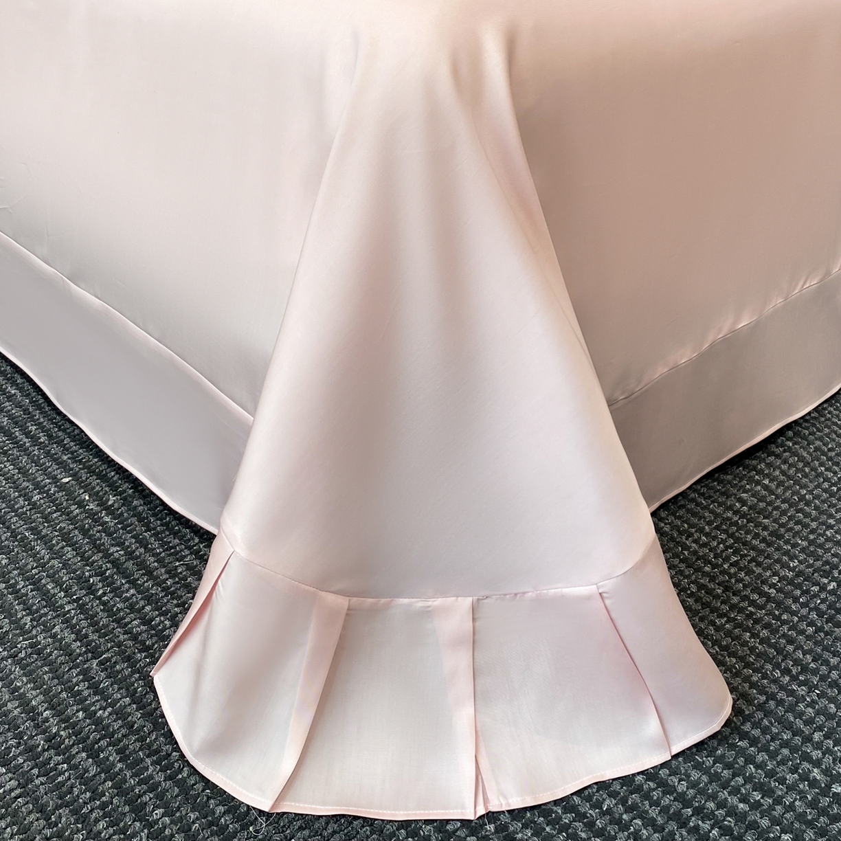 91家纺网 家纺一手货源 找家纺 启航家居 2026新款春夏天丝莱赛尔数码印花四件套 花颜外粉