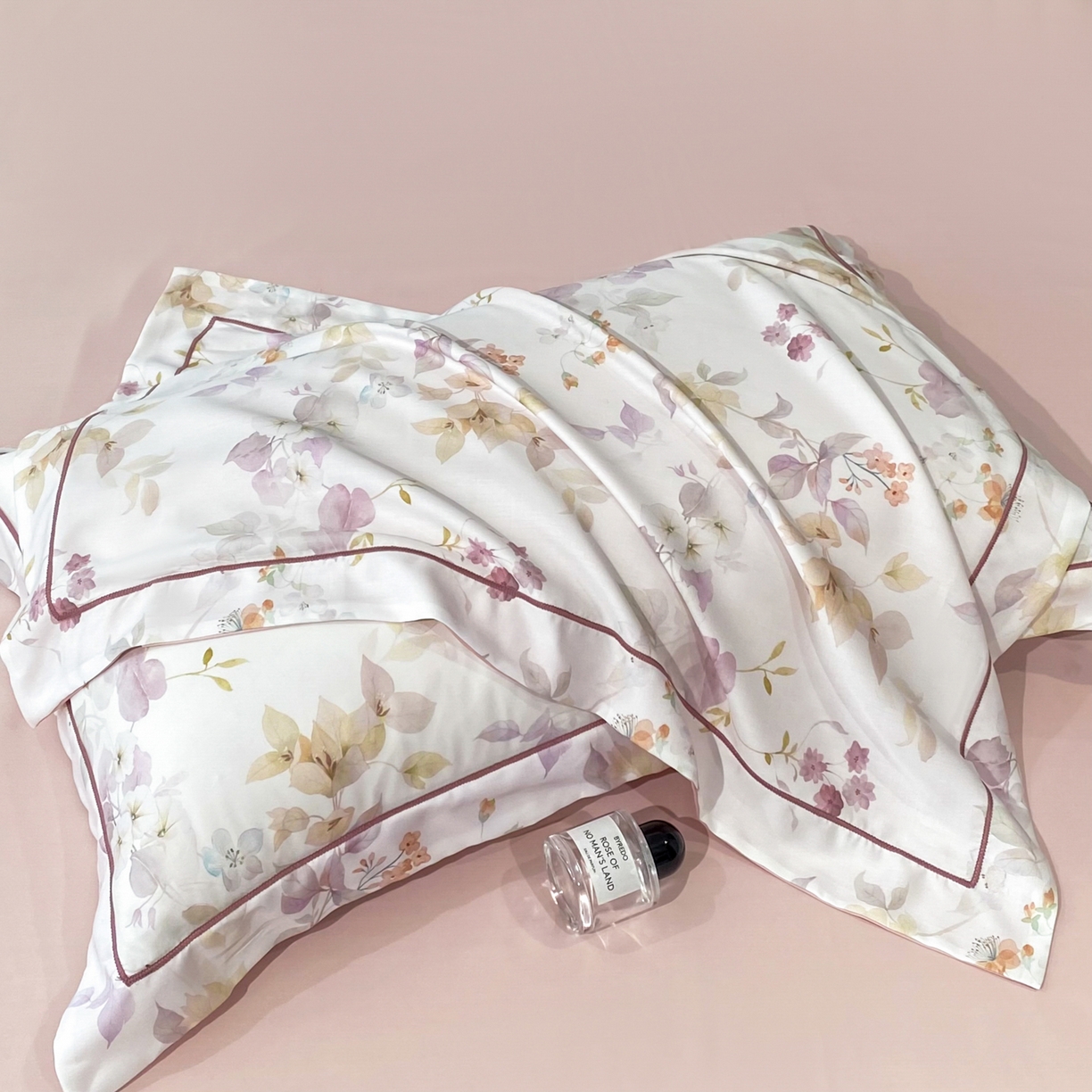 91家纺网 家纺一手货源 找家纺 启航家居 2026新款春夏天丝莱赛尔数码印花四件套 花颜外粉