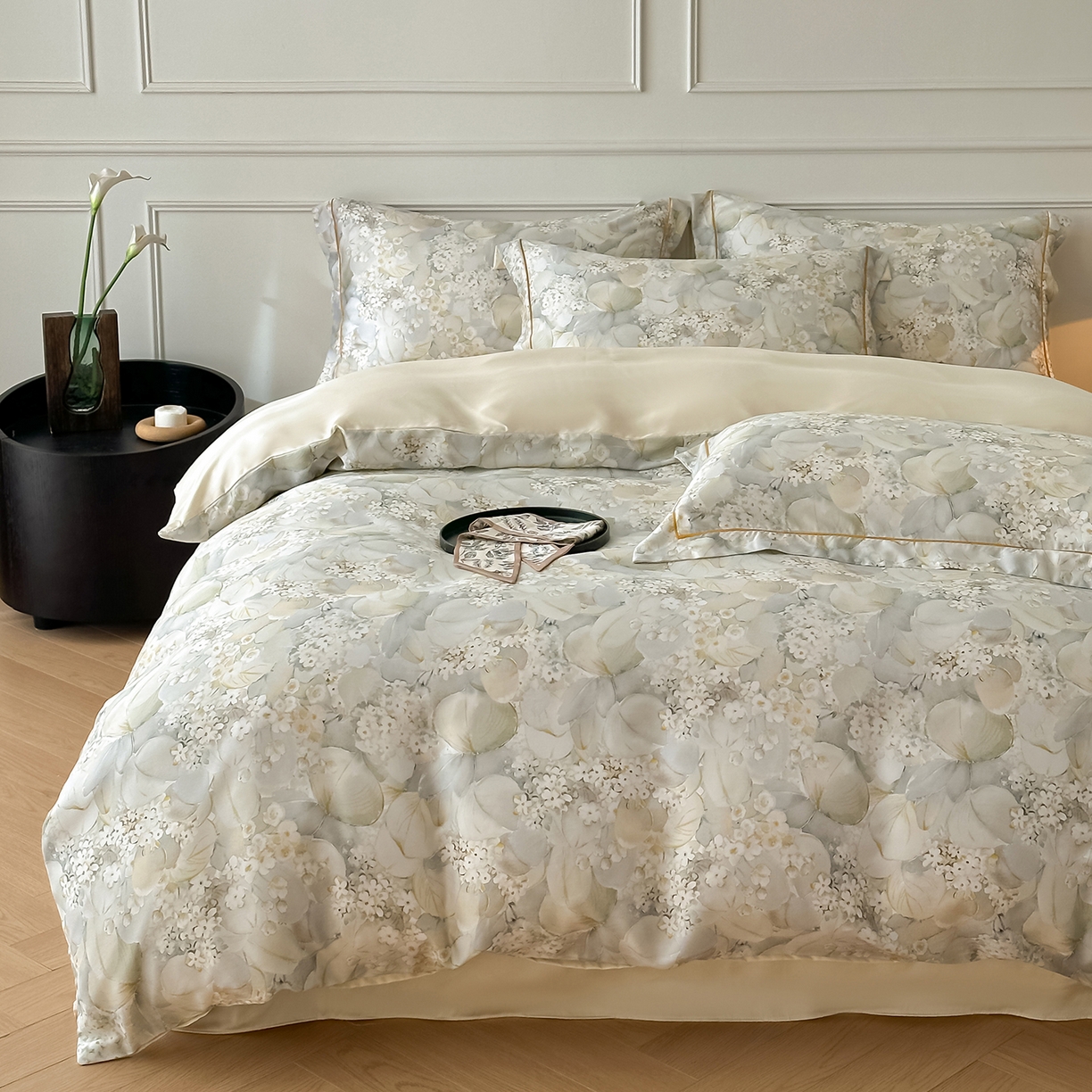 91家纺网 家纺一手货源 找家纺 启航家居 2026新款春夏天丝莱赛尔数码印花四件套 花园派对沙色