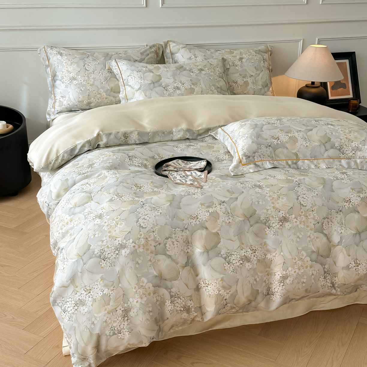 91家纺网 家纺一手货源 找家纺 启航家居 2026新款春夏天丝莱赛尔数码印花四件套 花园派对沙色