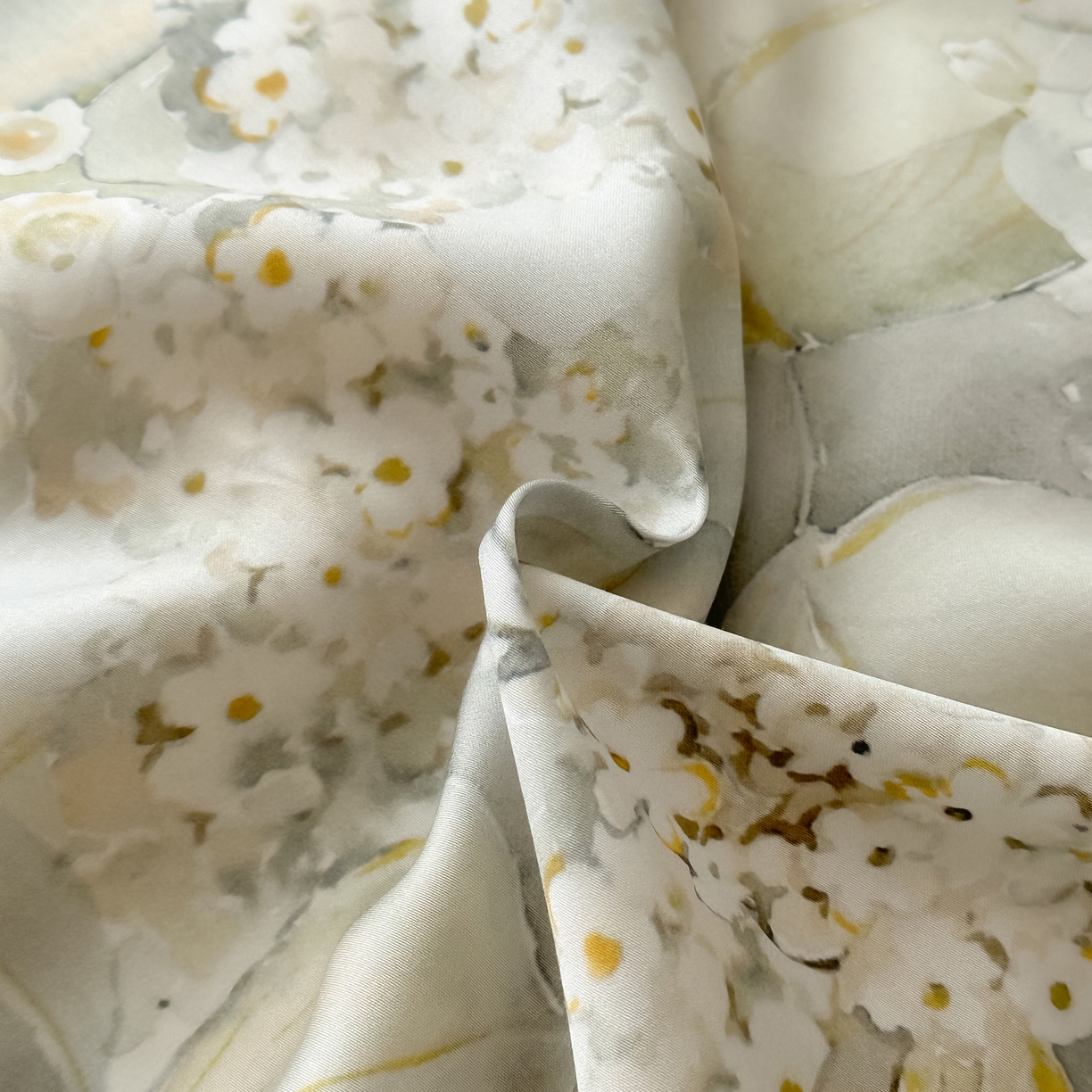 91家纺网 家纺一手货源 找家纺 启航家居 2026新款春夏天丝莱赛尔数码印花四件套 花园派对沙色