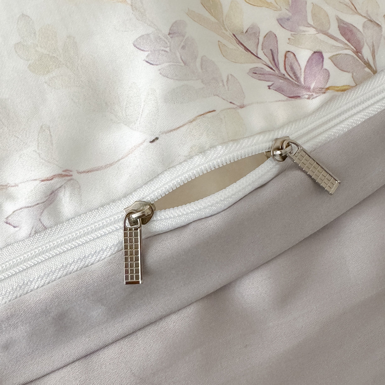 91家纺网 家纺一手货源 找家纺 启航家居 2026新款春夏天丝莱赛尔数码印花四件套 烟花间粉