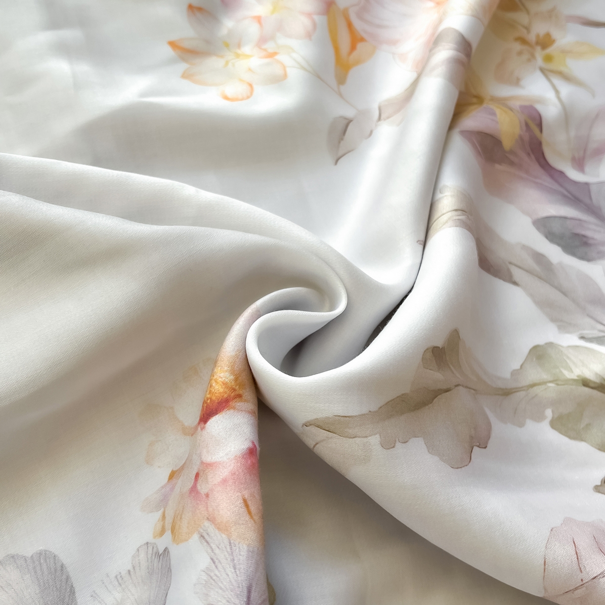 91家纺网 家纺一手货源 找家纺 启航家居 2026新款春夏天丝莱赛尔数码印花四件套 烟花间粉