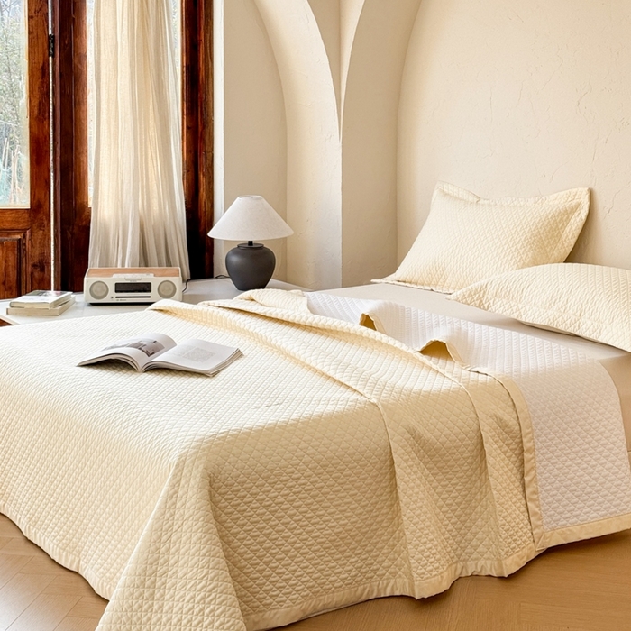 91家纺网 家纺一手货源 找家纺 法芙娜家纺 2026新款100S长绒棉床盖三件套 米黄