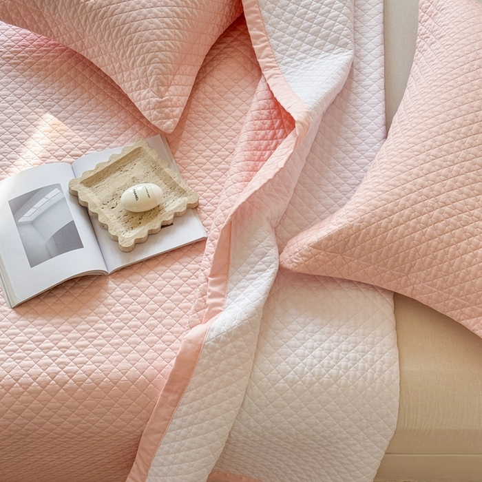 91家纺网 家纺一手货源 找家纺 法芙娜家纺 2026新款100S长绒棉床盖三件套 浅粉