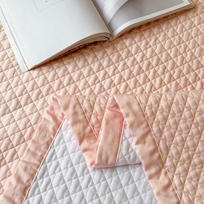 91家纺网 家纺一手货源 找家纺 法芙娜家纺 2026新款100S长绒棉床盖三件套 浅粉