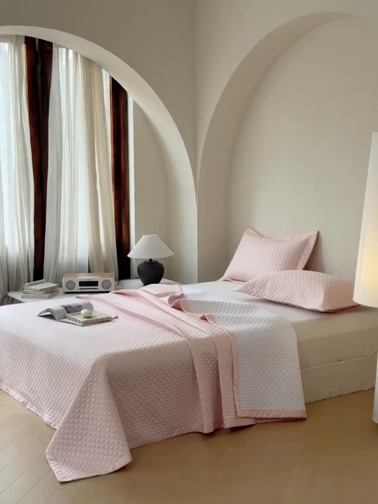 91家纺网 家纺一手货源 找家纺 法芙娜家纺 2026新款100S长绒棉床盖三件套 浅粉