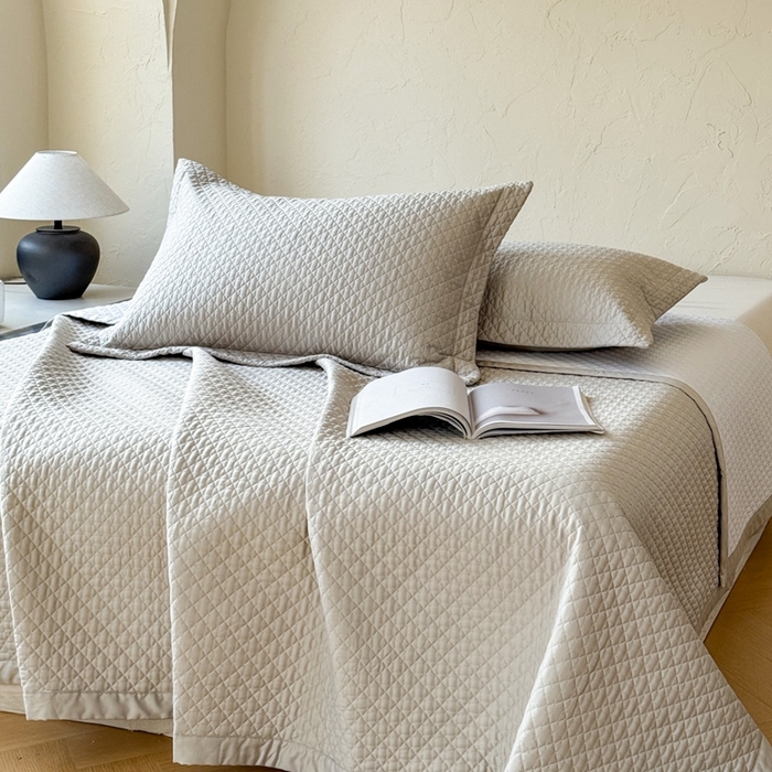 91家纺网 家纺一手货源 找家纺 法芙娜家纺 2026新款100S长绒棉床盖三件套 浅灰