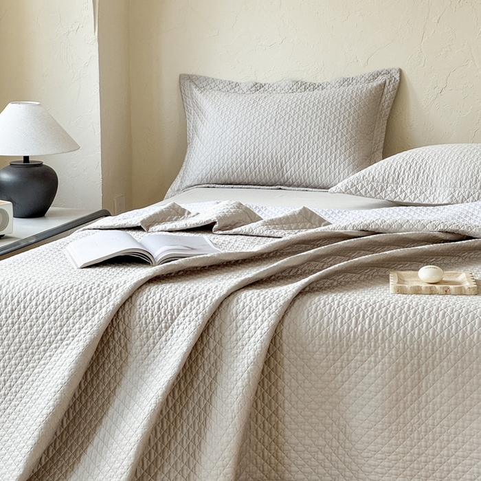 91家纺网 家纺一手货源 找家纺 法芙娜家纺 2026新款100S长绒棉床盖三件套 浅灰