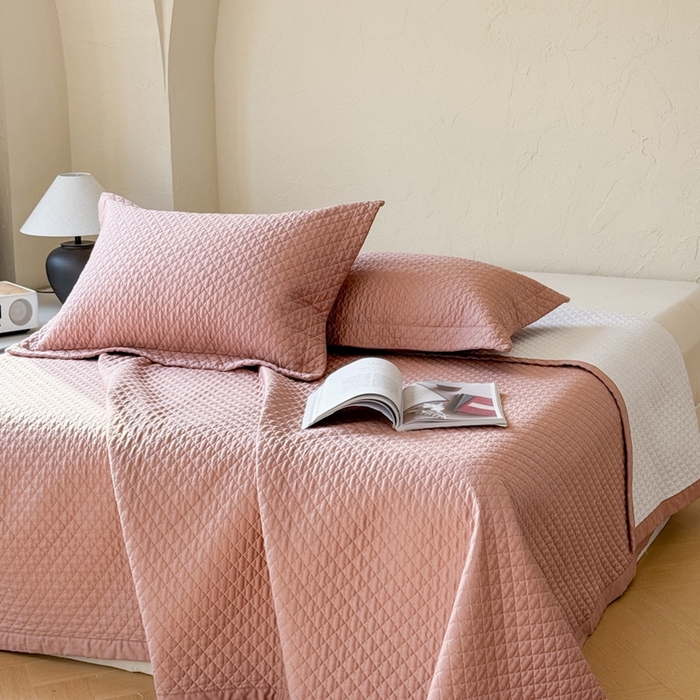 91家纺网 家纺一手货源 找家纺 法芙娜家纺 2026新款100S长绒棉床盖三件套 深粉