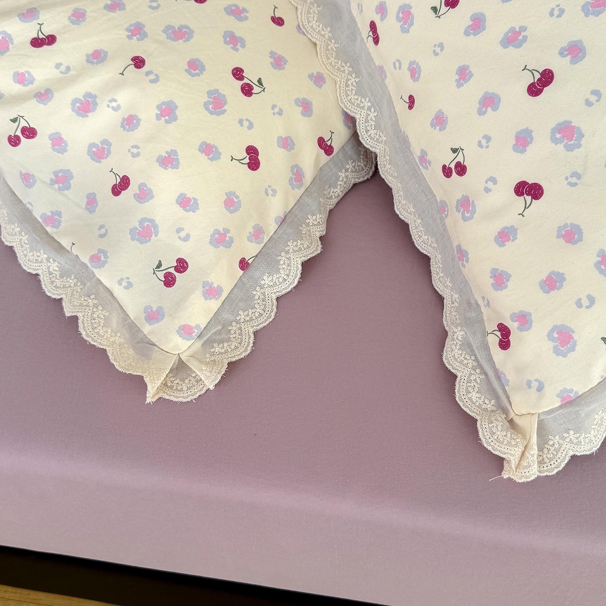 91家纺网 家纺一手货源 找家纺 铺尚美家纺 2026新款田园韩版花边款小碎花古法水洗仿棉A类云感棉四件套 浪漫樱桃