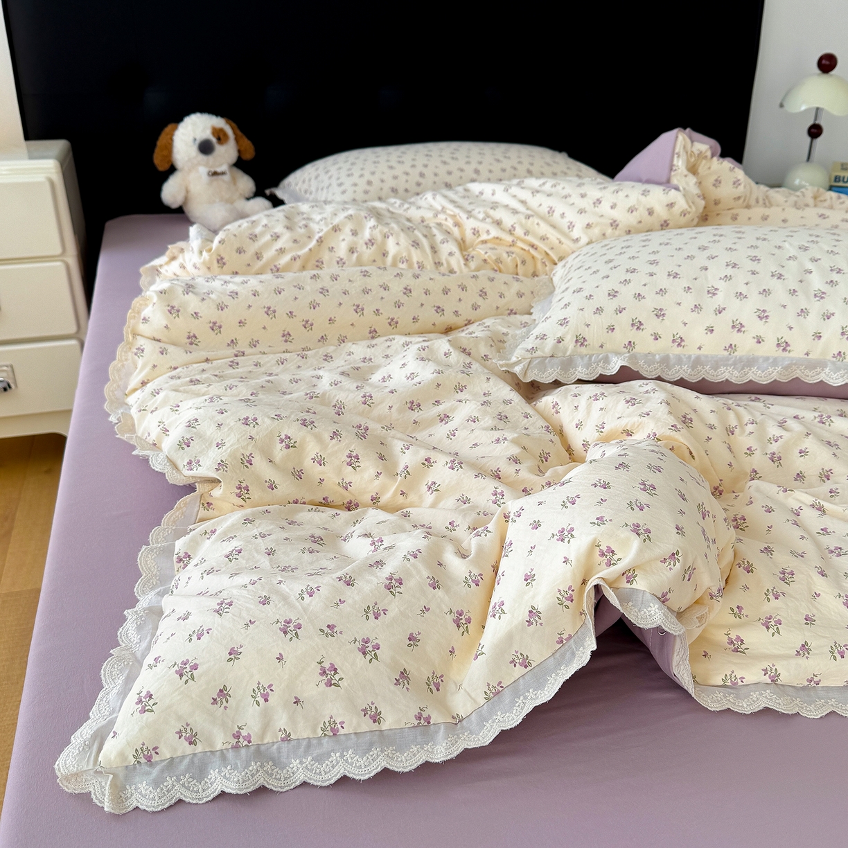 91家纺网 家纺一手货源 找家纺 铺尚美家纺 2026新款田园韩版花边款小碎花古法水洗仿棉A类云感棉四件套 午后花园紫