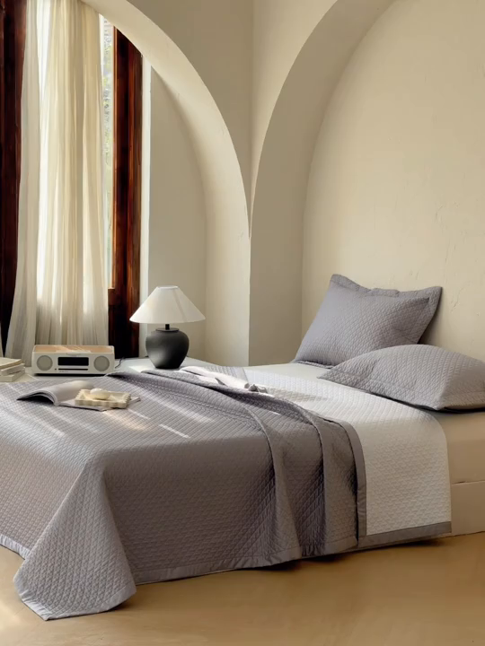 91家纺网 家纺一手货源 找家纺 法芙娜家纺 2026新款100S长绒棉床盖三件套 深灰