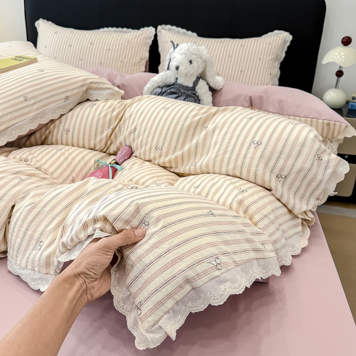 铺尚美家纺 2026新款田园韩版花边款小碎花古法水洗仿棉A类云感棉四件套 竖条樱桃