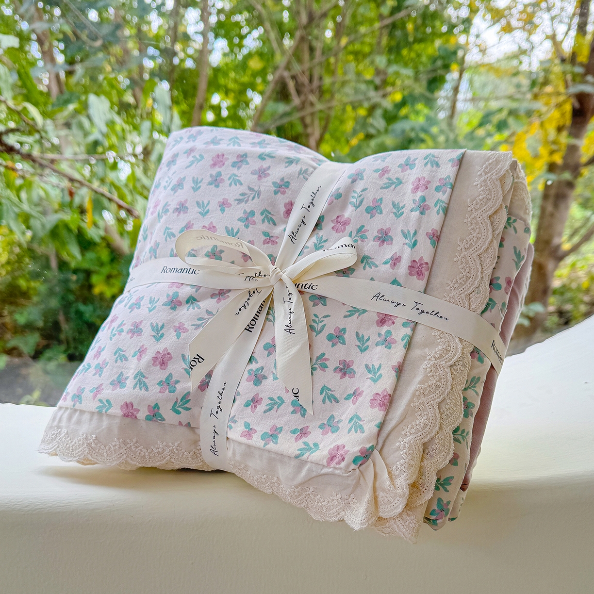 91家纺网 家纺一手货源 找家纺 铺尚美家纺 2026新款田园韩版花边款小碎花古法水洗仿棉A类云感棉四件套 花田故事