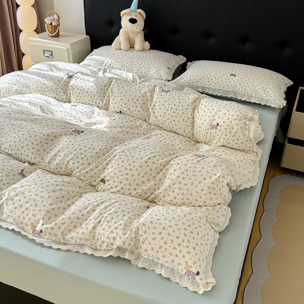 91家纺网 家纺一手货源 找家纺 铺尚美家纺 2026新款田园韩版花边款小碎花古法水洗仿棉A类云感棉四件套 花田小狗