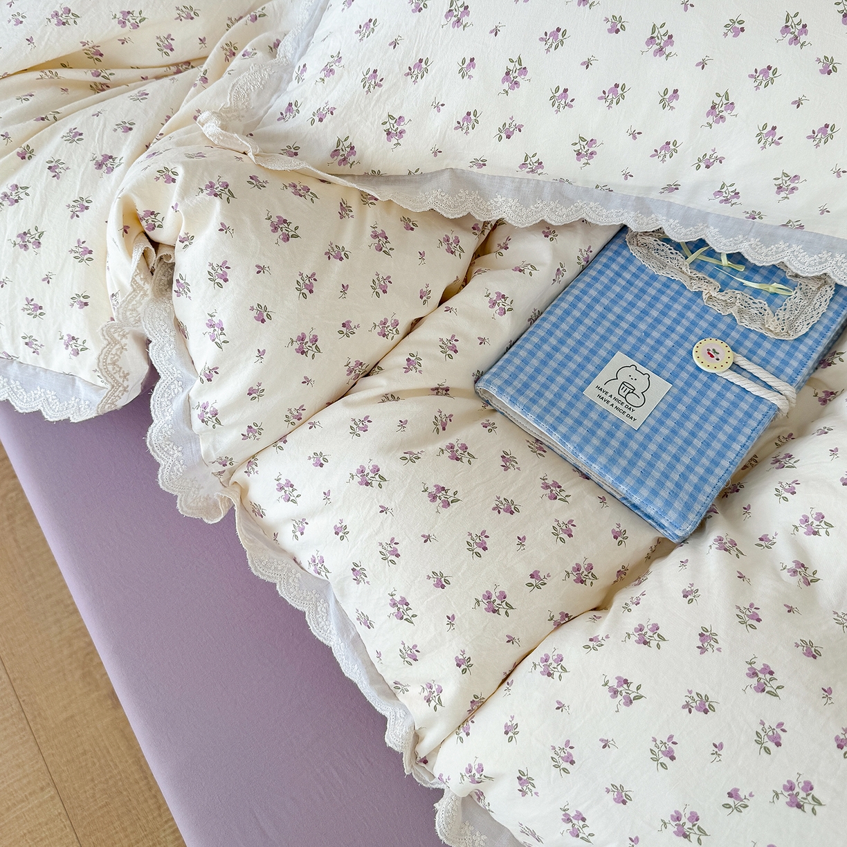 91家纺网 家纺一手货源 找家纺 铺尚美家纺 2026新款田园韩版花边款小碎花古法水洗仿棉A类云感棉四件套 午后花园紫