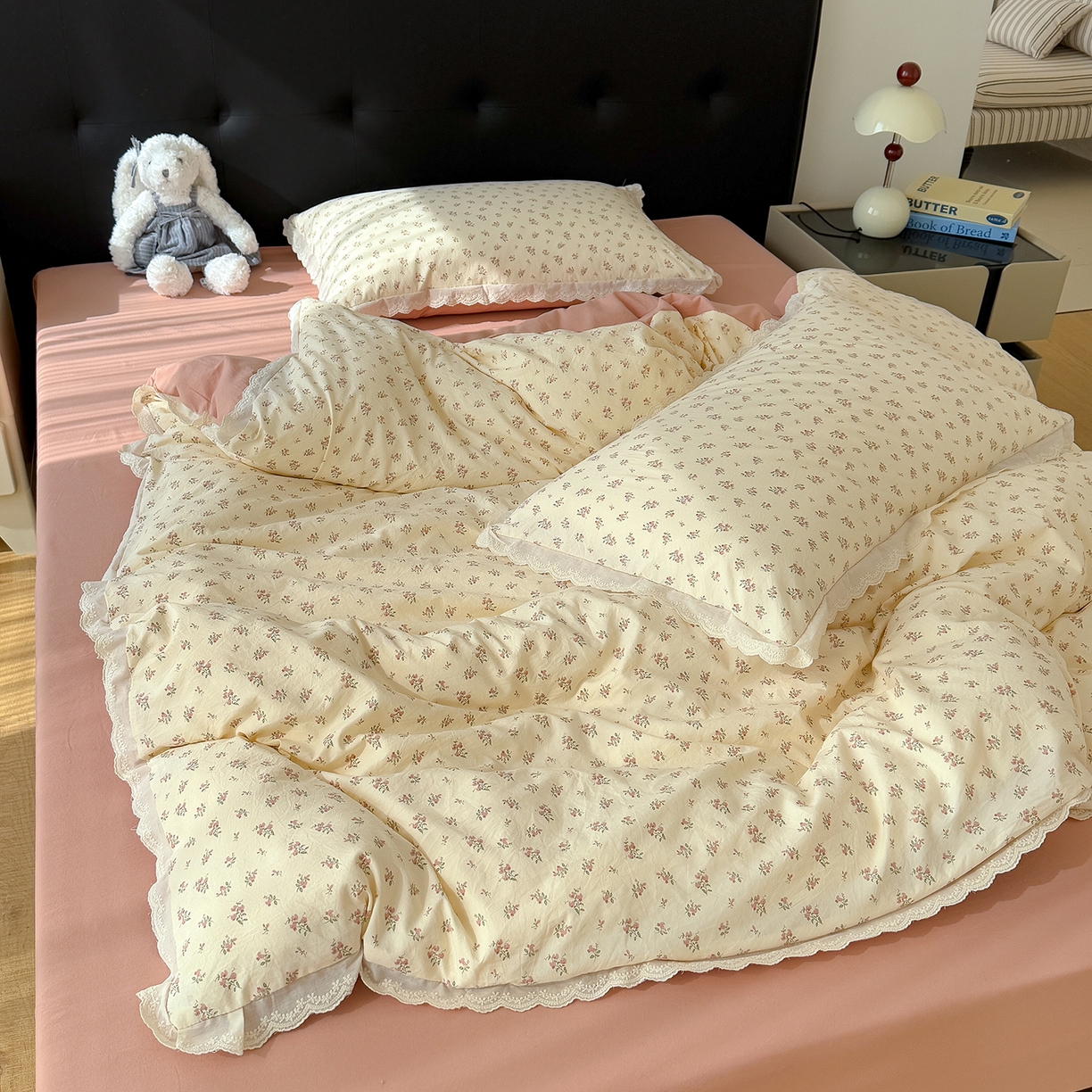 91家纺网 家纺一手货源 找家纺 铺尚美家纺 2026新款田园韩版花边款小碎花古法水洗仿棉A类云感棉四件套 午后花园粉