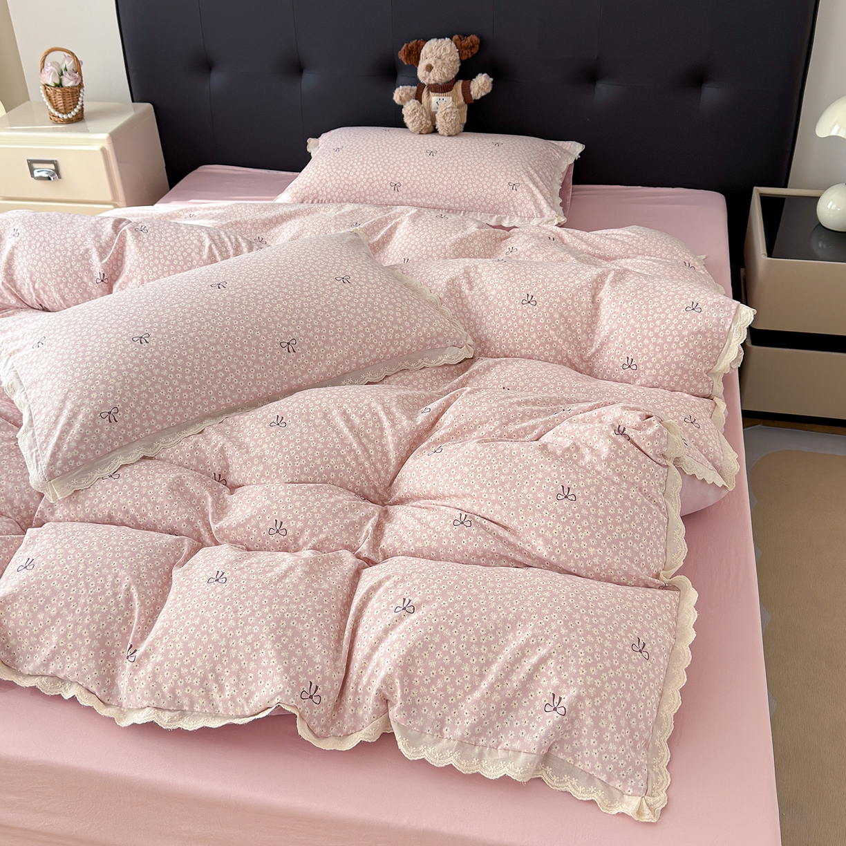 91家纺网 家纺一手货源 找家纺 铺尚美家纺 2026新款田园韩版花边款小碎花古法水洗仿棉A类云感棉四件套 仲夏晚樱