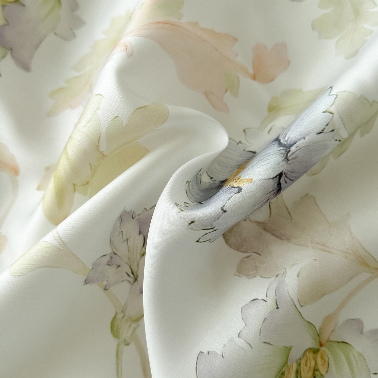 91家纺网 家纺一手货源 找家纺 启航家居 2026新款春夏天丝莱赛尔数码印花四件套 樱岛春漫粉