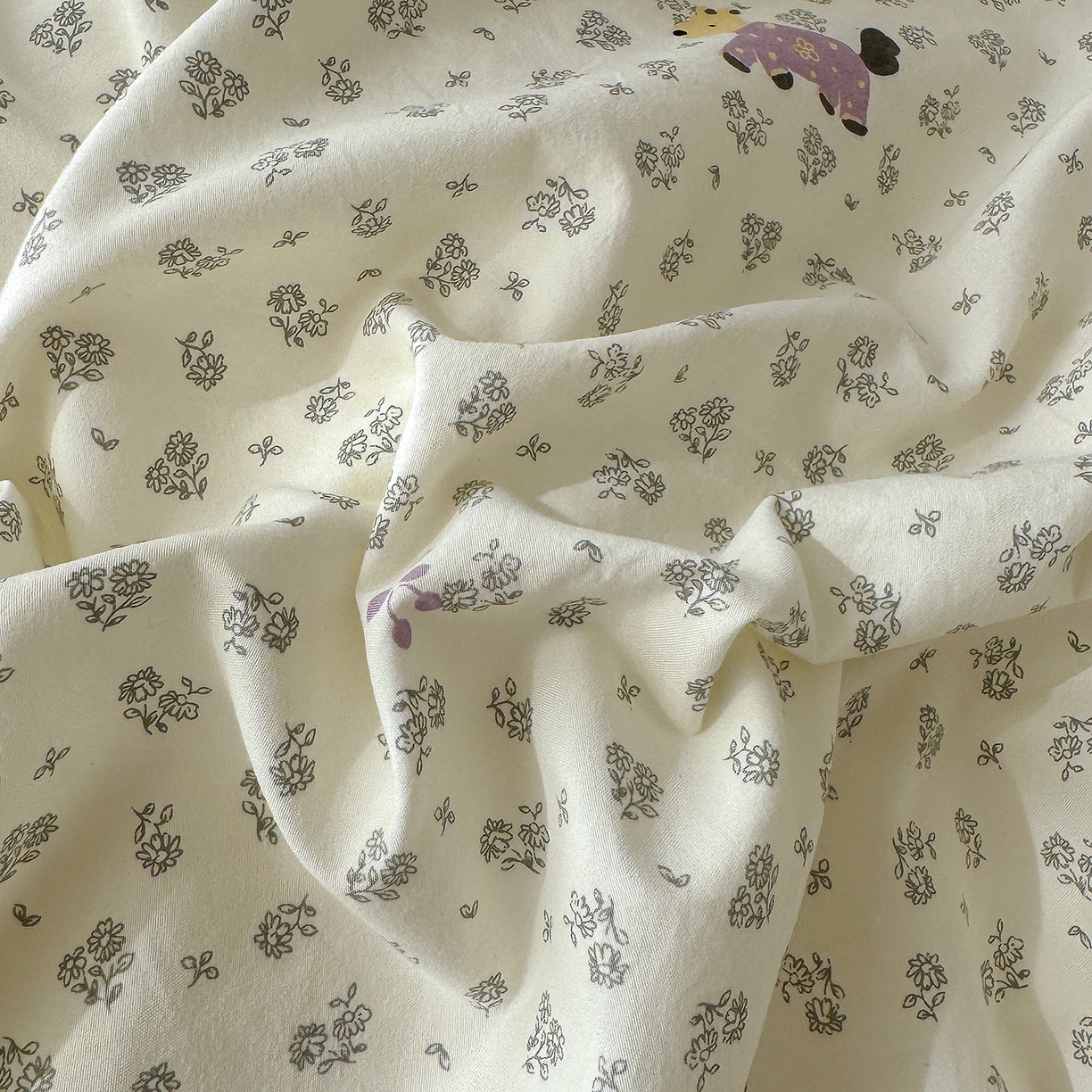 91家纺网 家纺一手货源 找家纺 铺尚美家纺 2026新款田园韩版花边款小碎花古法水洗仿棉A类云感棉四件套 花田小狗