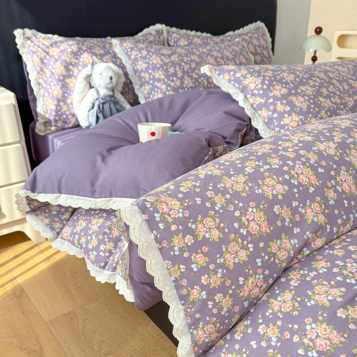 91家纺网 家纺一手货源 找家纺 铺尚美家纺 2026新款田园韩版花边款小碎花古法水洗仿棉A类云感棉四件套 枝雨花繁