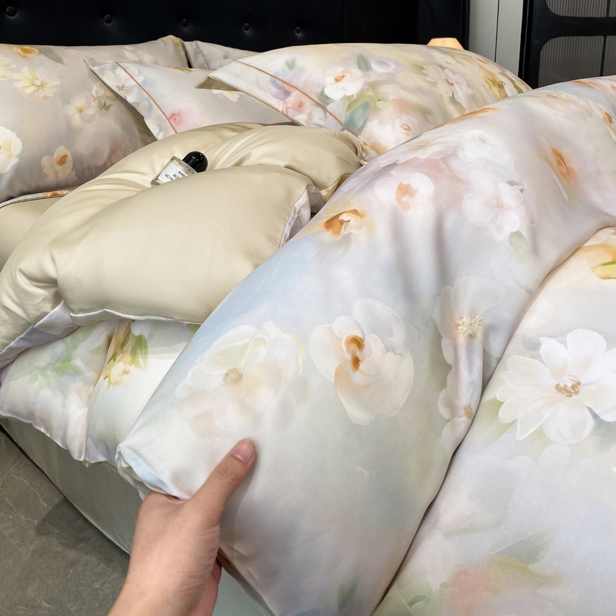 91家纺网 家纺一手货源 找家纺 启航家居 2026新款春夏天丝莱赛尔数码印花四件套 云间素语绿