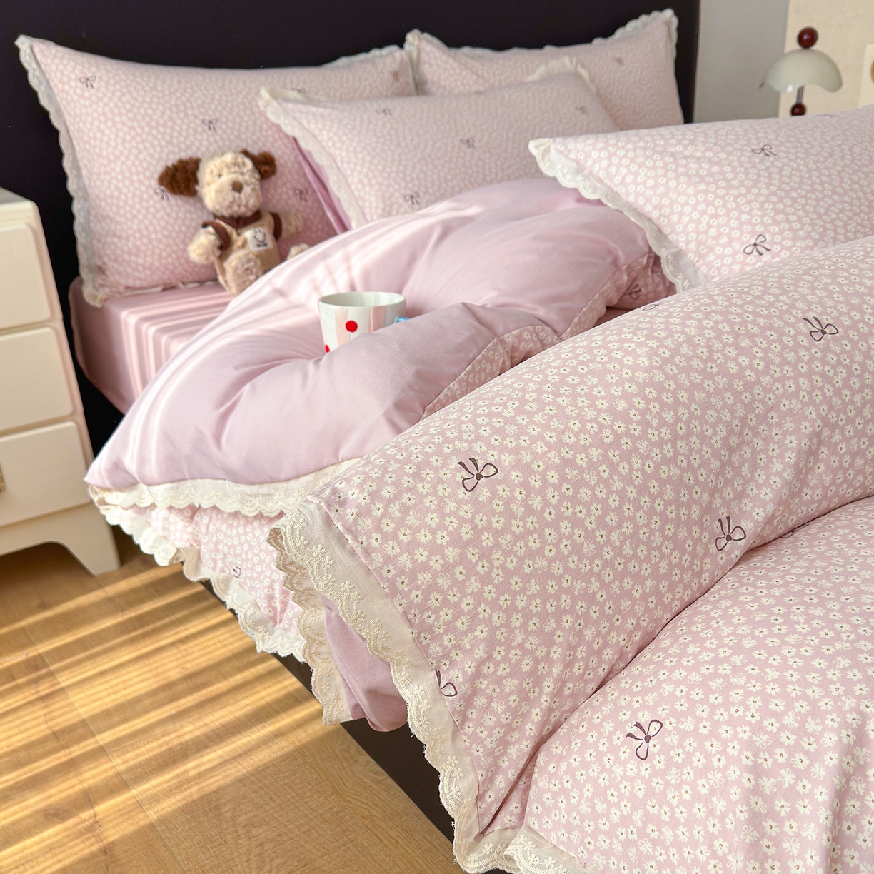 91家纺网 家纺一手货源 找家纺 铺尚美家纺 2026新款田园韩版花边款小碎花古法水洗仿棉A类云感棉四件套 仲夏晚樱