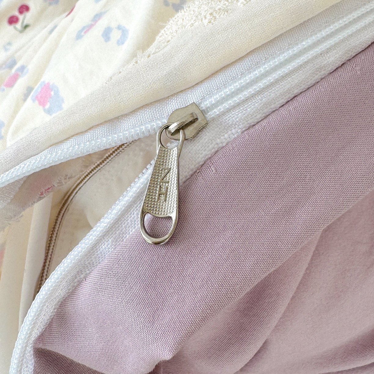 91家纺网 家纺一手货源 找家纺 铺尚美家纺 2026新款田园韩版花边款小碎花古法水洗仿棉A类云感棉四件套 浪漫樱桃