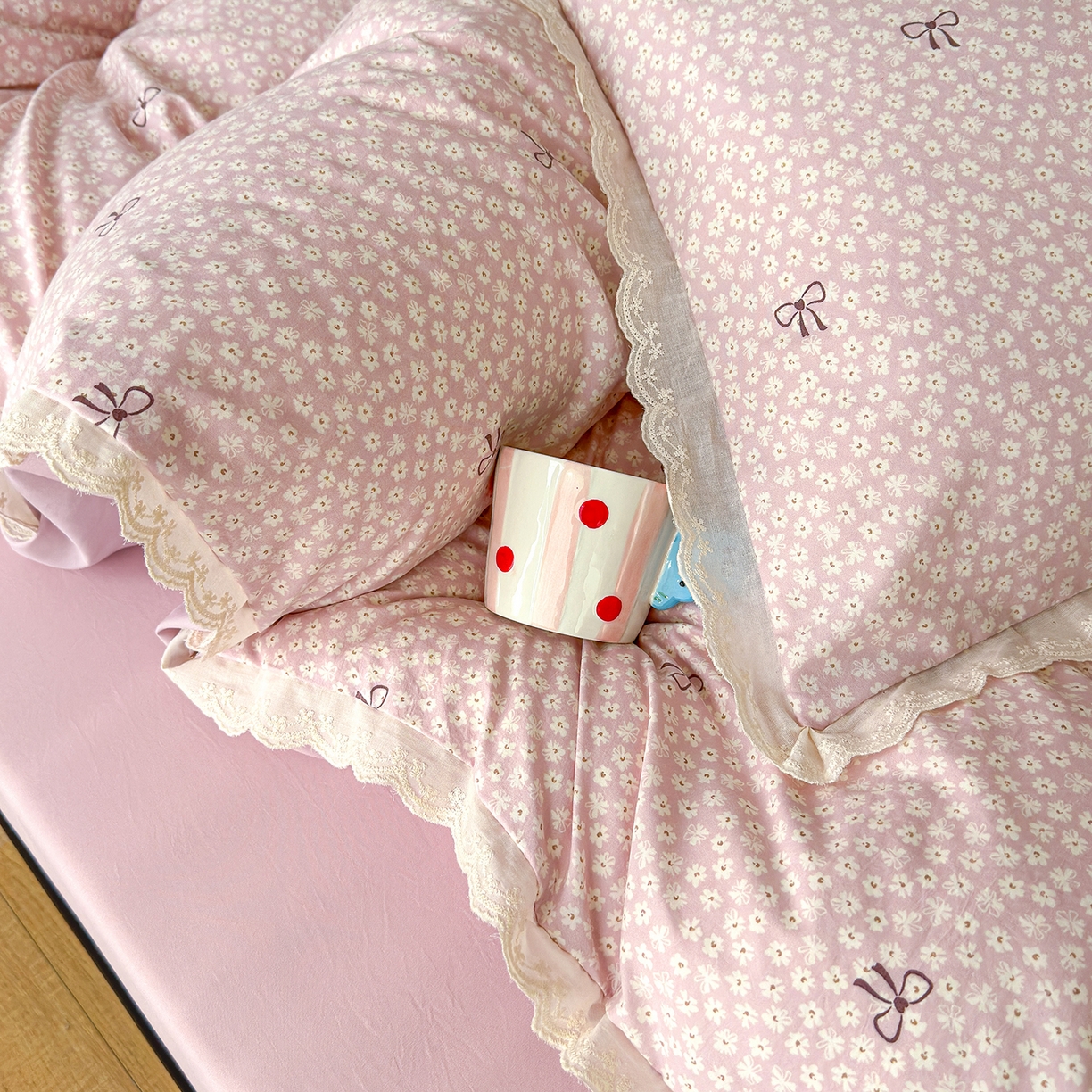 91家纺网 家纺一手货源 找家纺 铺尚美家纺 2026新款田园韩版花边款小碎花古法水洗仿棉A类云感棉四件套 仲夏晚樱