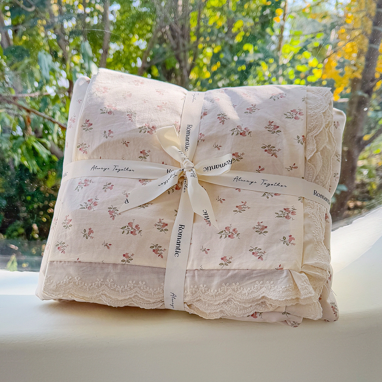 91家纺网 家纺一手货源 找家纺 铺尚美家纺 2026新款田园韩版花边款小碎花古法水洗仿棉A类云感棉四件套 午后花园粉