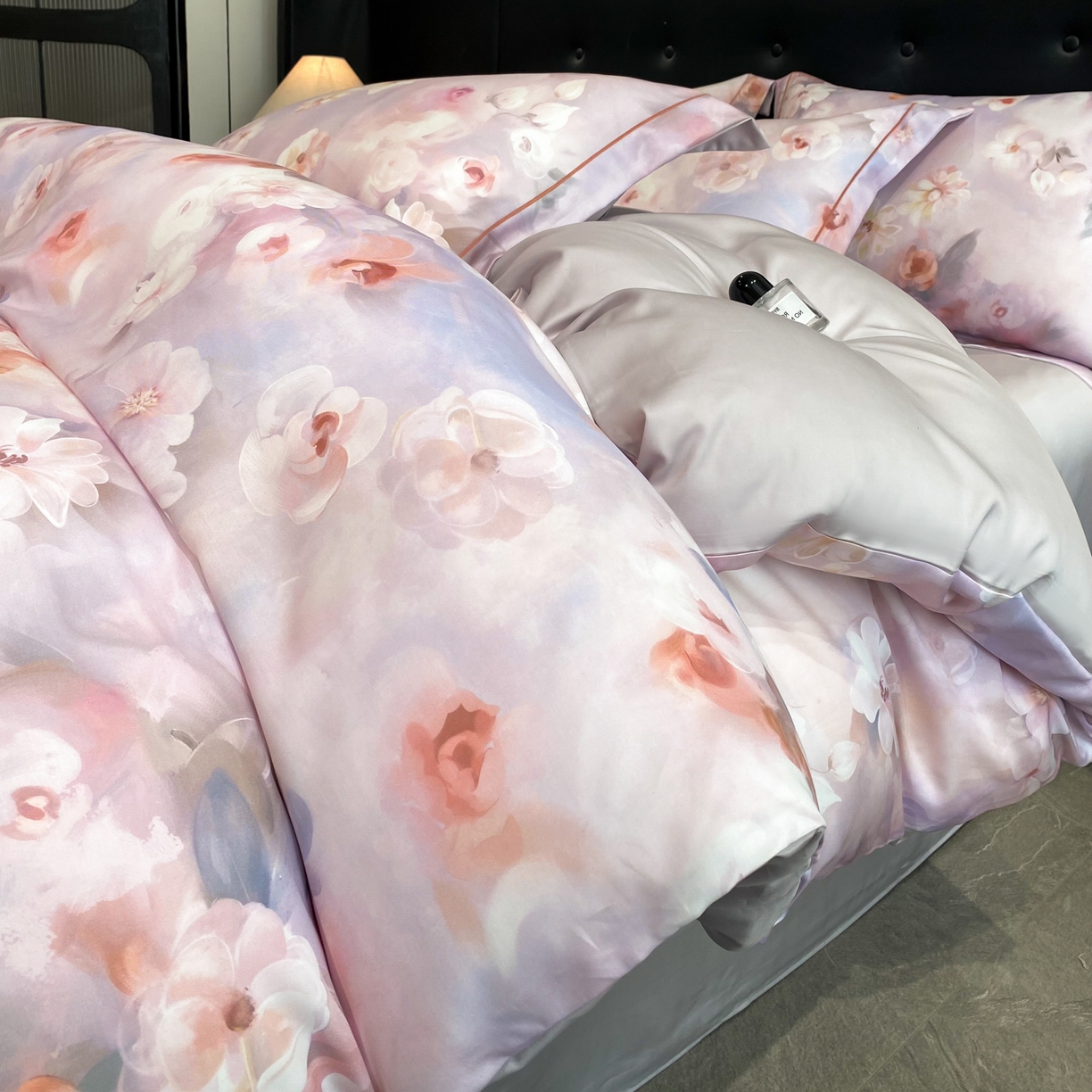 91家纺网 家纺一手货源 找家纺 启航家居 2026新款春夏天丝莱赛尔数码印花四件套 云间素语紫