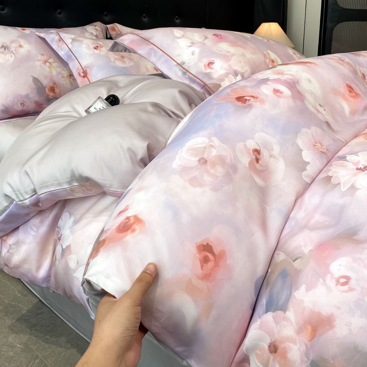 91家纺网 家纺一手货源 找家纺 启航家居 2026新款春夏天丝莱赛尔数码印花四件套 云间素语紫