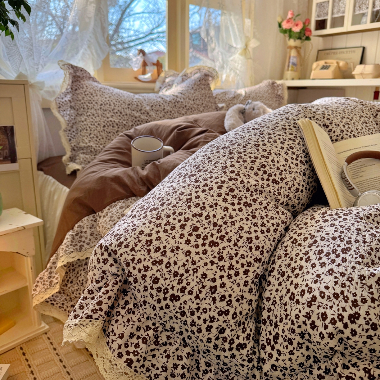 91家纺网 家纺一手货源 找家纺 阿曼达 2026新款印花复古小碎花镂空蕾丝花边款四件套 复古小蕾丝-旧梦花.米咖【专版花型】
