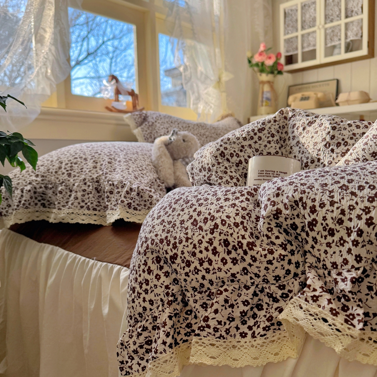 91家纺网 家纺一手货源 找家纺 阿曼达 2026新款印花复古小碎花镂空蕾丝花边款四件套 复古小蕾丝-旧梦花.米咖【专版花型】