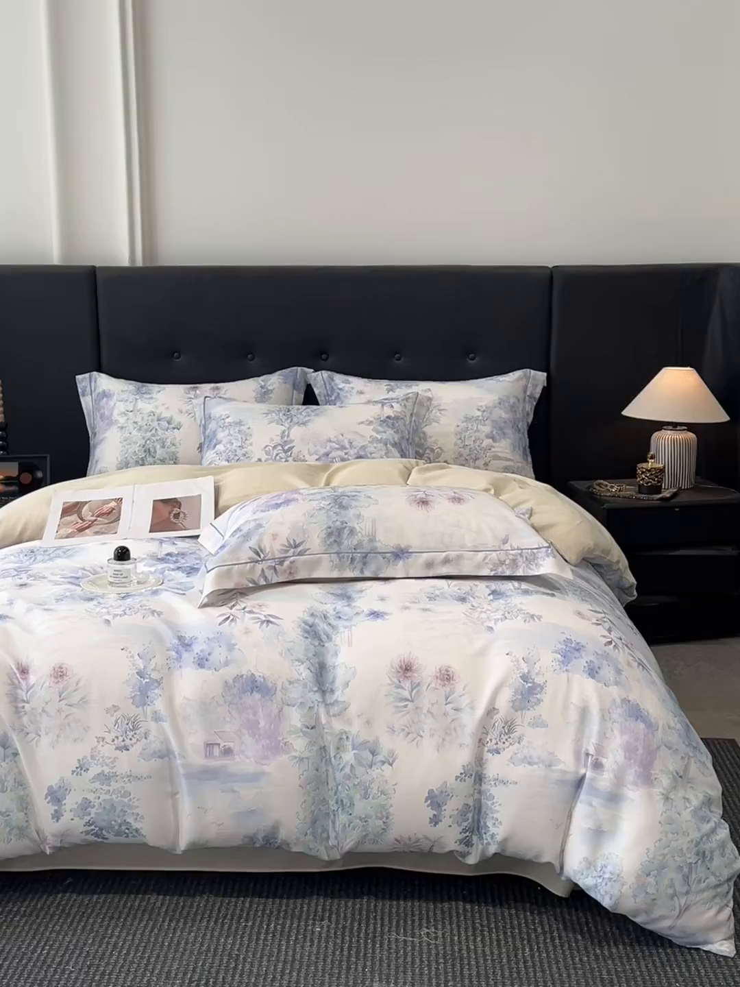 91家纺网 家纺一手货源 找家纺 启航家居 2026新款春夏天丝莱赛尔数码印花四件套 早春的树蓝