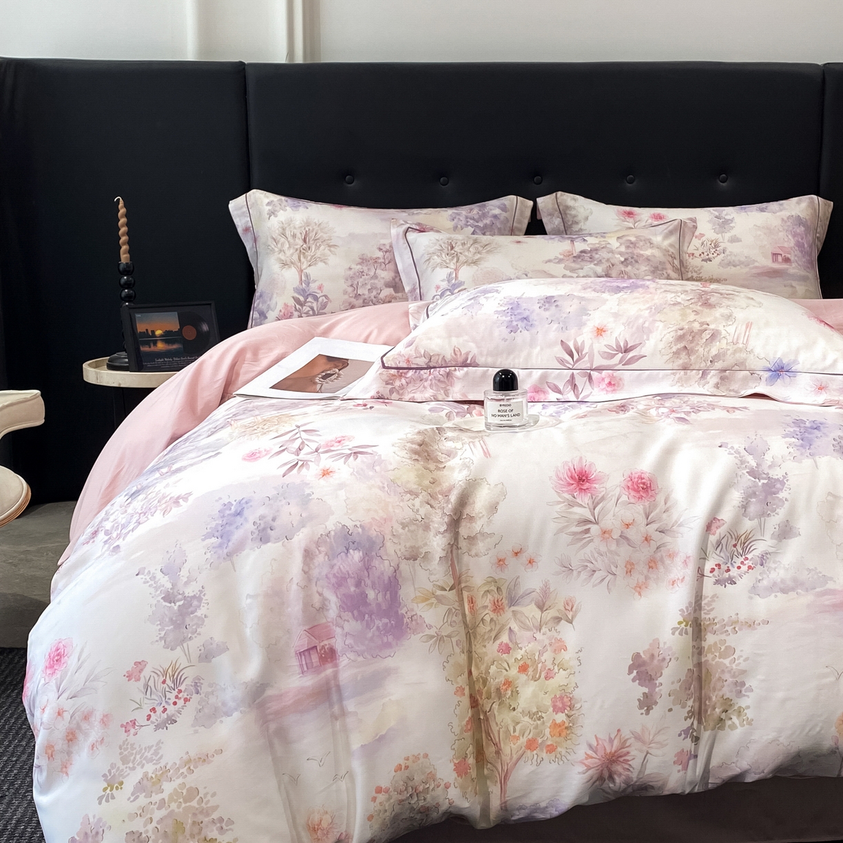 91家纺网 家纺一手货源 找家纺 启航家居 2026新款春夏天丝莱赛尔数码印花四件套 早春的树紫