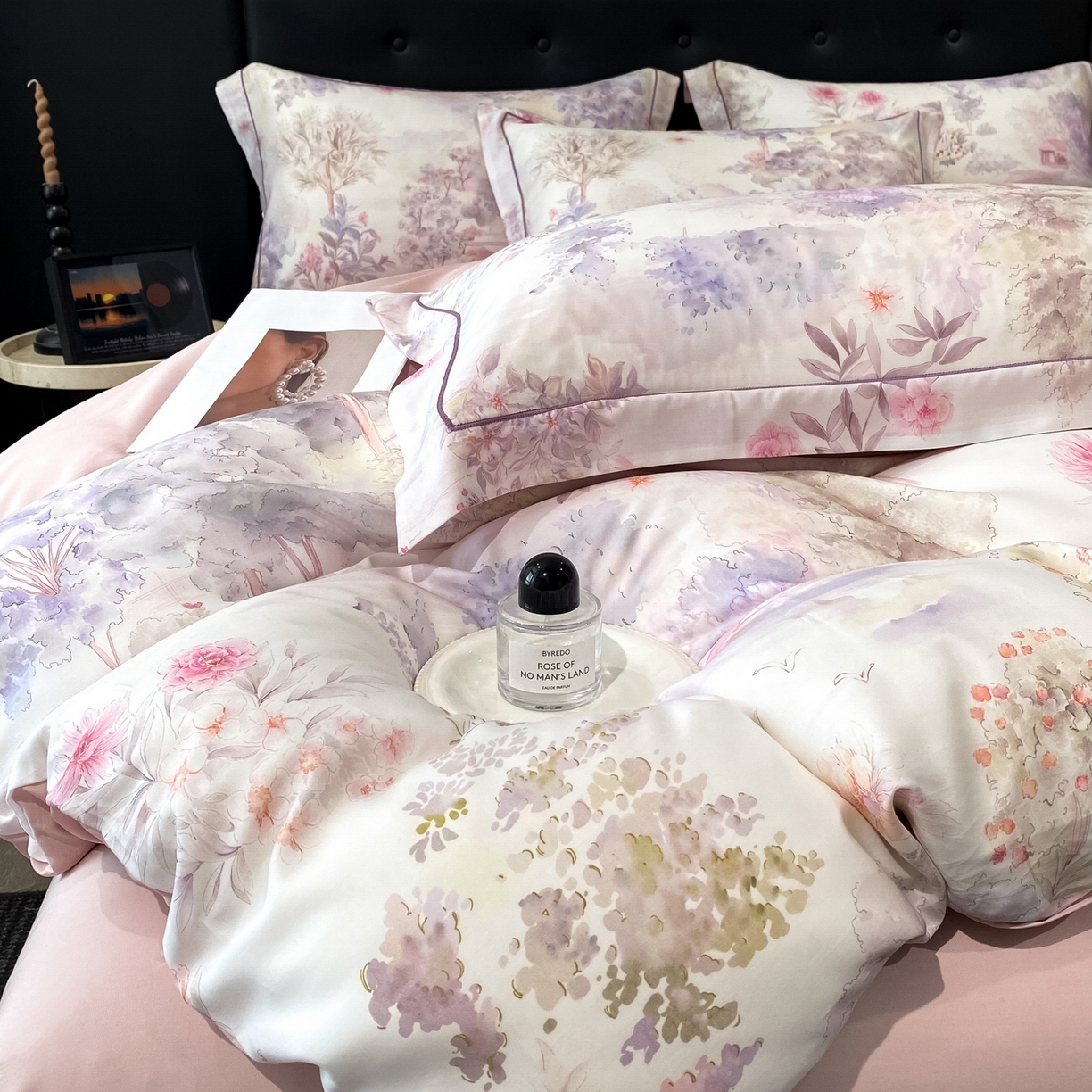 91家纺网 家纺一手货源 找家纺 启航家居 2026新款春夏天丝莱赛尔数码印花四件套 早春的树紫