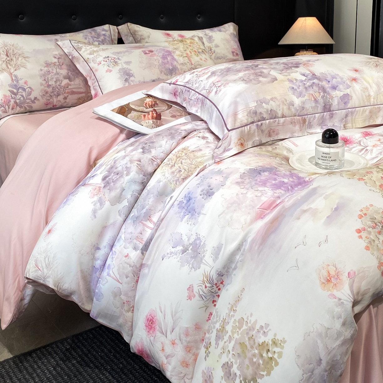 91家纺网 家纺一手货源 找家纺 启航家居 2026新款春夏天丝莱赛尔数码印花四件套 早春的树紫