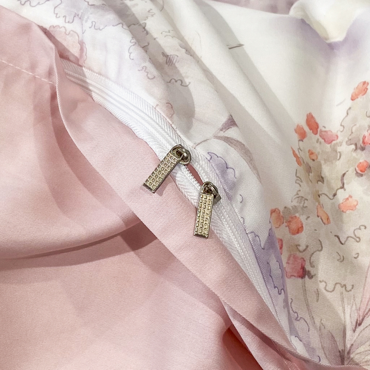 91家纺网 家纺一手货源 找家纺 启航家居 2026新款春夏天丝莱赛尔数码印花四件套 早春的树紫