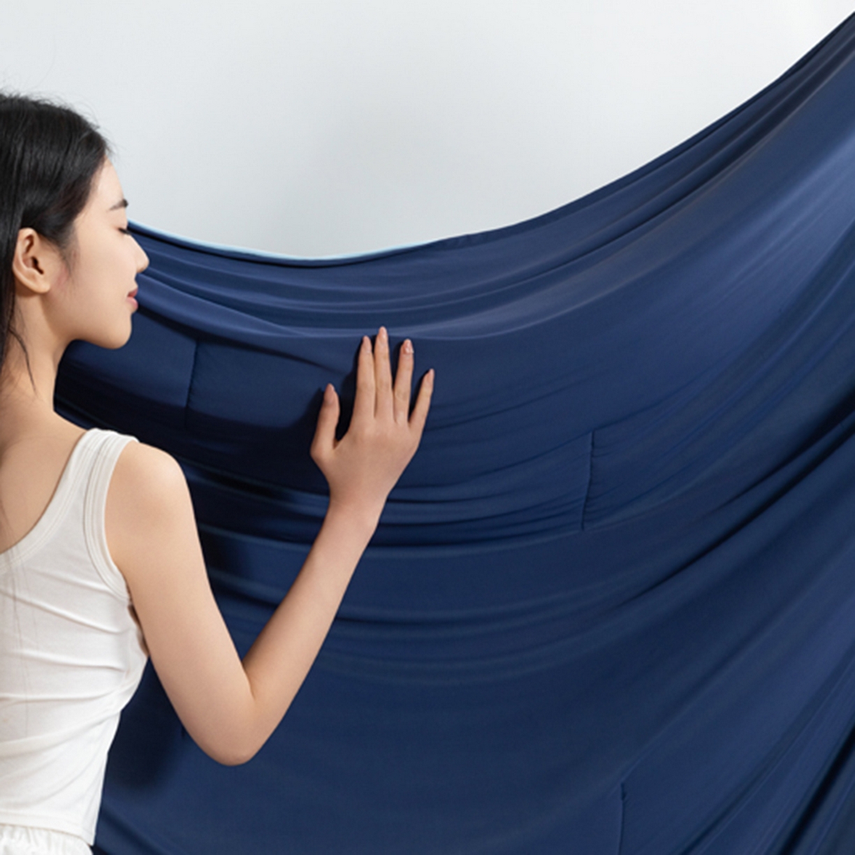 91家纺网 家纺一手货源 找家纺 云玲时尚 2026新款凉感丝深睡夏被被子被芯 深睡蓝