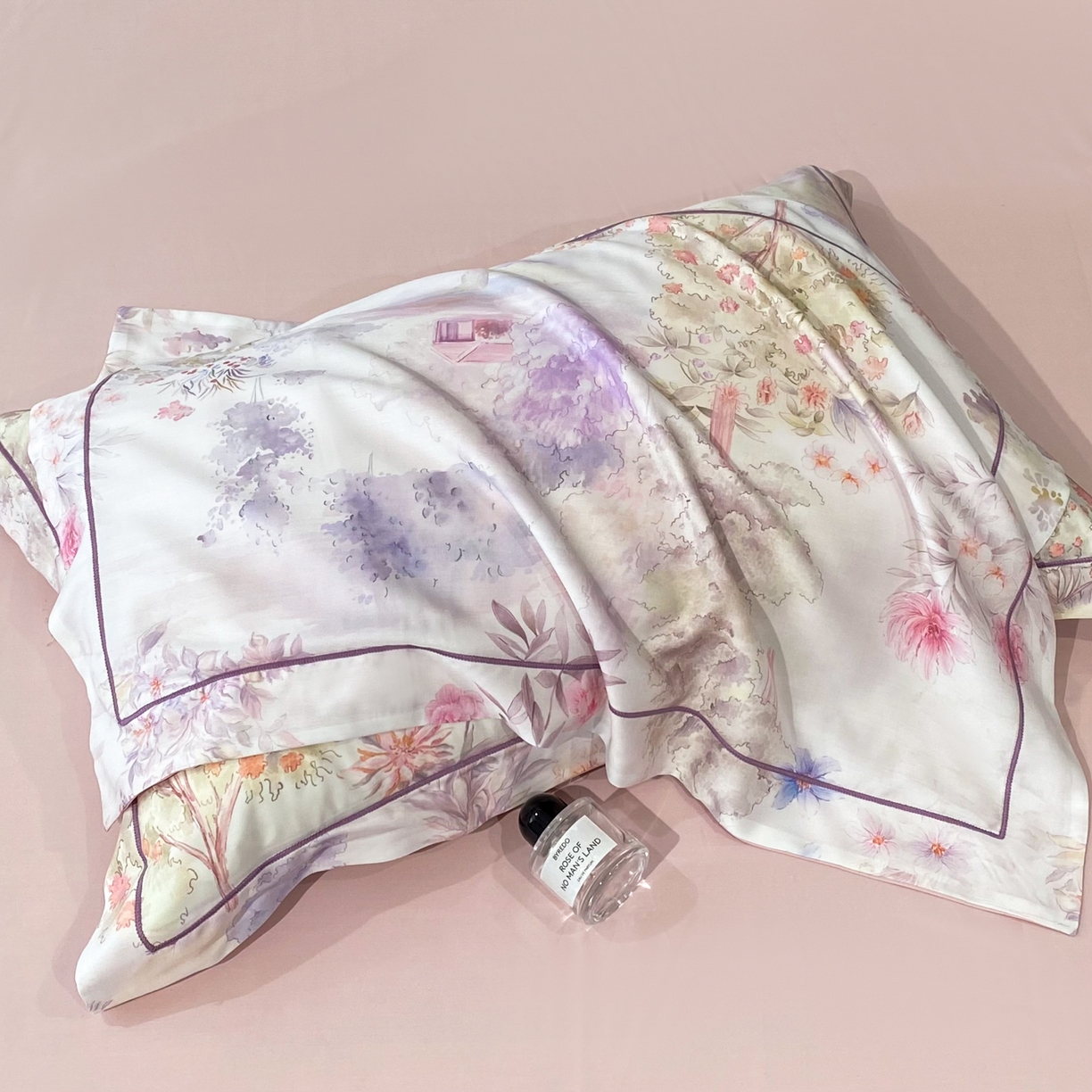 91家纺网 家纺一手货源 找家纺 启航家居 2026新款春夏天丝莱赛尔数码印花四件套 早春的树紫