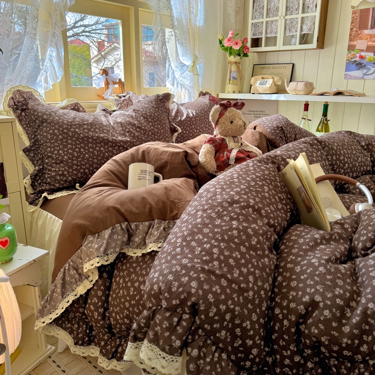 91家纺网 家纺一手货源 找家纺 阿曼达 2026新款印花复古小碎花镂空蕾丝花边款四件套 复古小蕾丝-木绵笺.咖