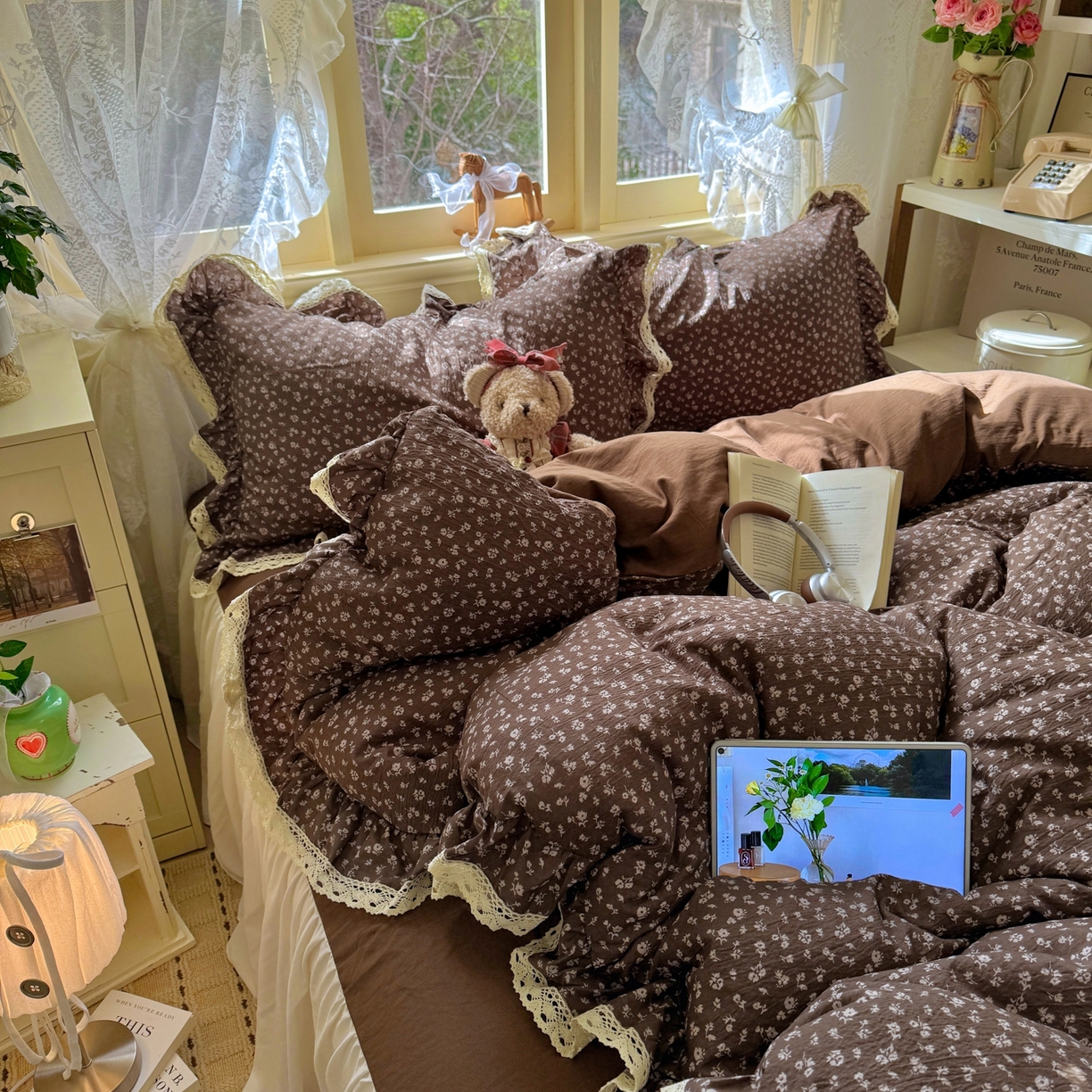 91家纺网 家纺一手货源 找家纺 阿曼达 2026新款印花复古小碎花镂空蕾丝花边款四件套 复古小蕾丝-木绵笺.咖